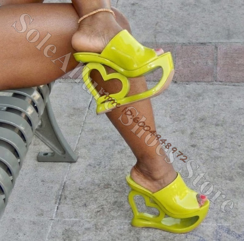 Patentleder-Sandalen mit Herzf – Casual Sandal Leather Bewertung und Preis