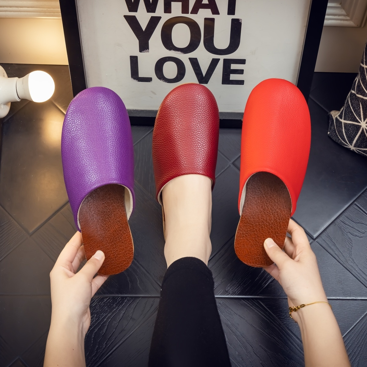 Modische schwarze Lederhaussch – Flip Flop Leather Men Bewertung und Preis